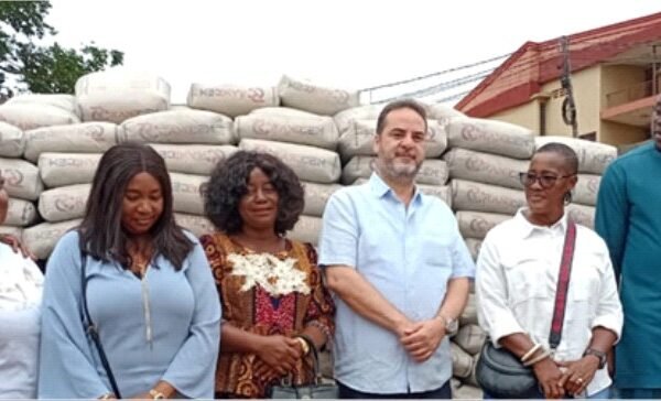 Shalimar CEO donates 200 bags of cement to Armed force’s Wife cooperative