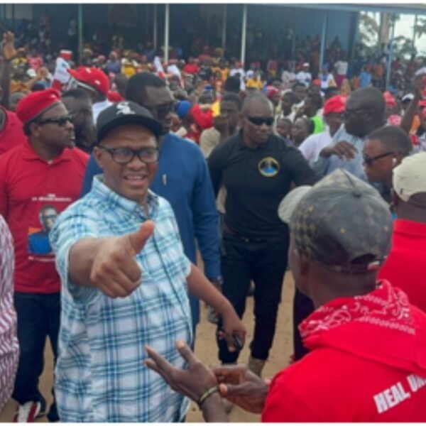 Lunsar has exploded with unwavering support for the APC’s leading flagbearer, Dr. Ibrahim Bangura. He is on a mission to heal, unite, and build the party and the country, sending a powerful message to the entire nation: APC is more than ready to take the power!